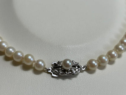 Akoya pearl necklace with 6-6.5mm pearls, 42cm length, silver clasp, slight looseness in string