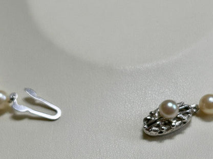 Akoya pearl necklace with 6-6.5mm pearls, 42cm length, silver clasp, slight looseness in string