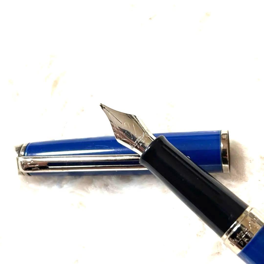 Waterman Cap Fountain Pen in blue color with medium nib and included ink cartridge
