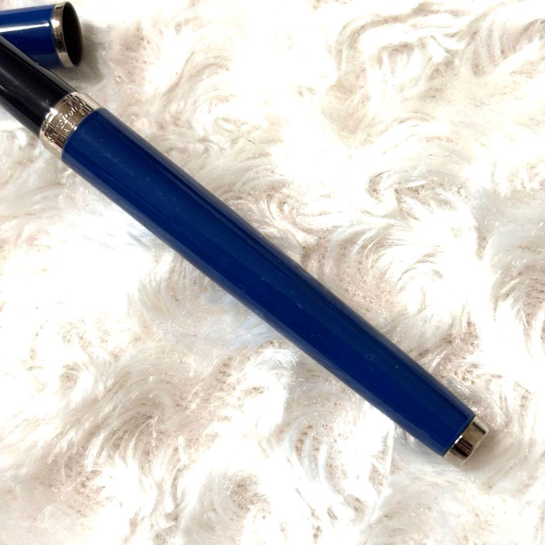 Waterman Cap Fountain Pen in blue color with medium nib and included ink cartridge