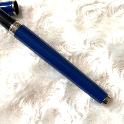Waterman Cap Fountain Pen in blue color with medium nib and included ink cartridge
