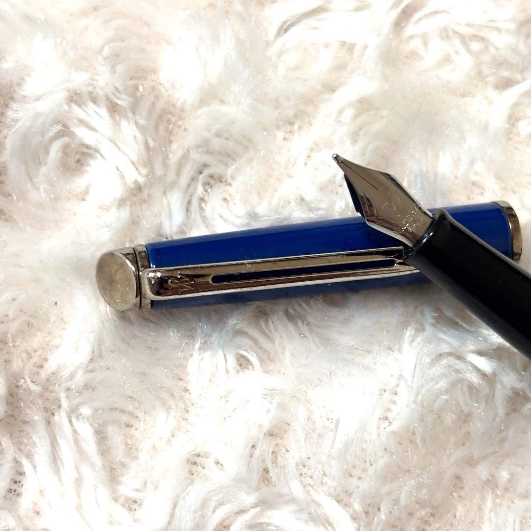 Waterman Cap Fountain Pen in blue color with medium nib and included ink cartridge