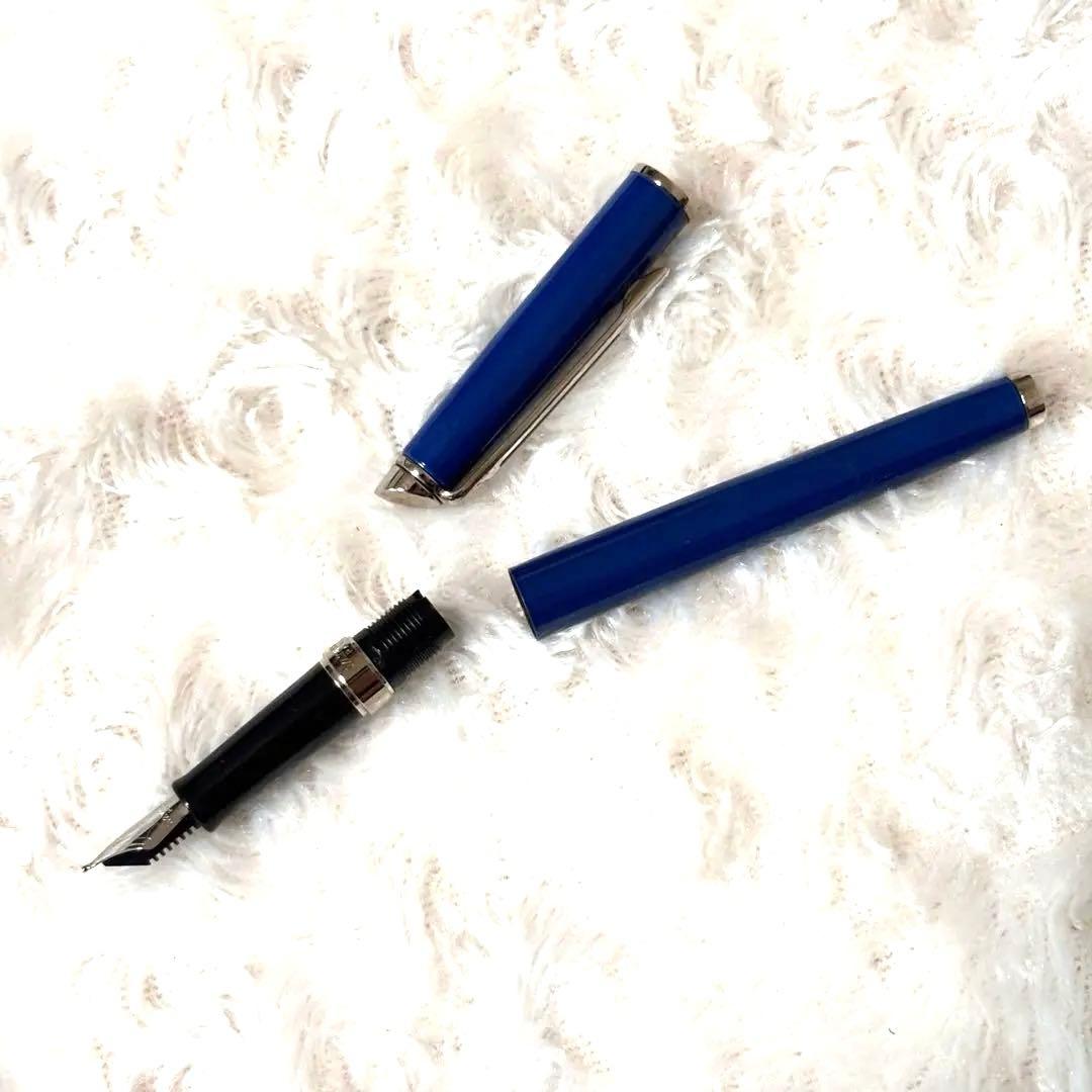 Waterman Cap Fountain Pen in blue color with medium nib and included ink cartridge