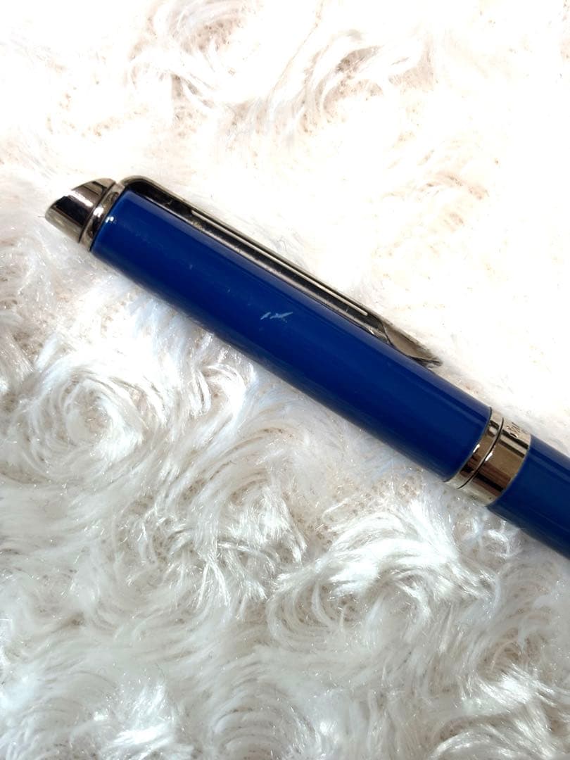 Waterman Cap Fountain Pen in blue color with medium nib and included ink cartridge