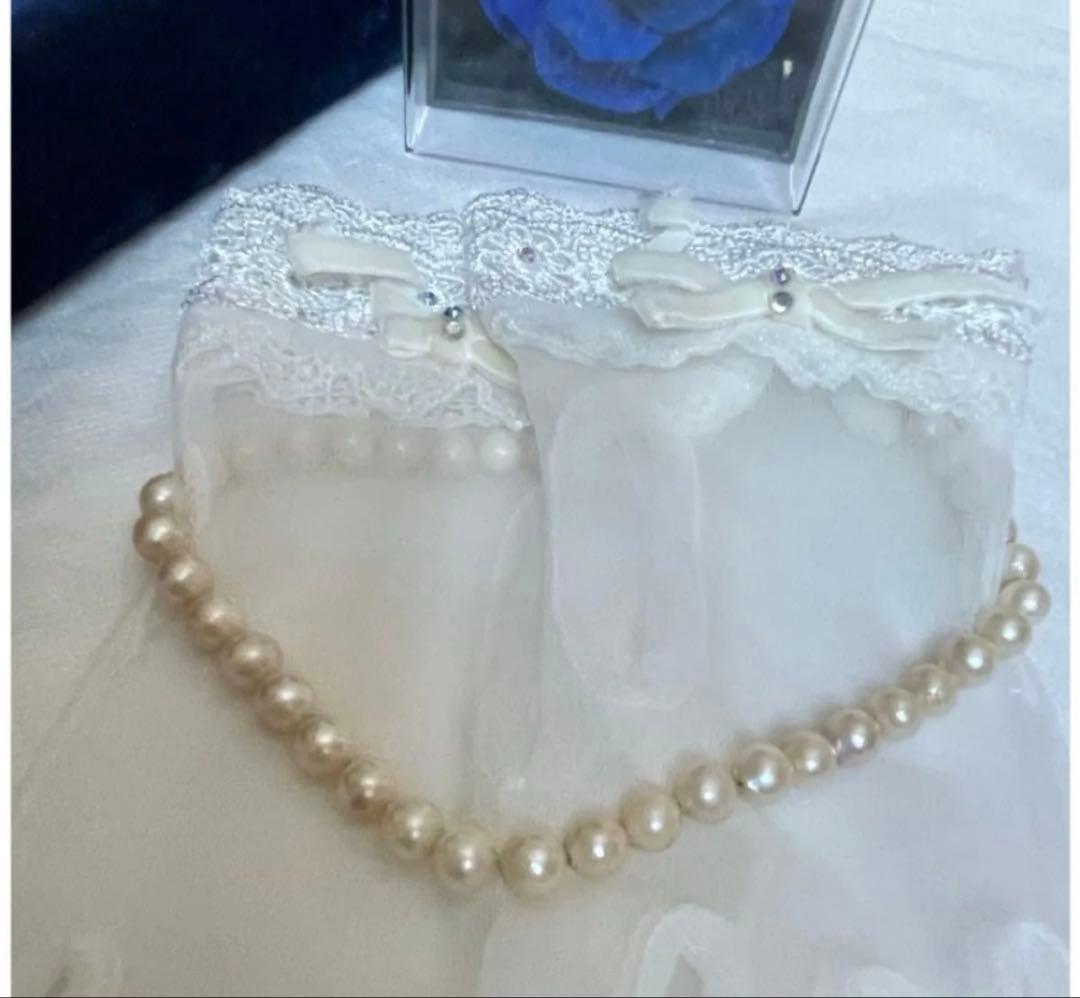 Vintage Akoya pearl necklace with 7.5mm semi-baroque cream-white pearls and silver clasp, 38cm length choker