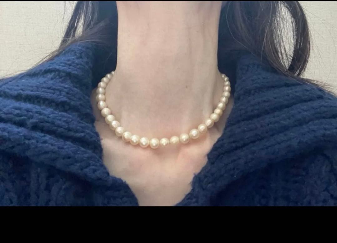 Vintage Akoya pearl necklace with 7.5mm semi-baroque cream-white pearls and silver clasp, 38cm length choker