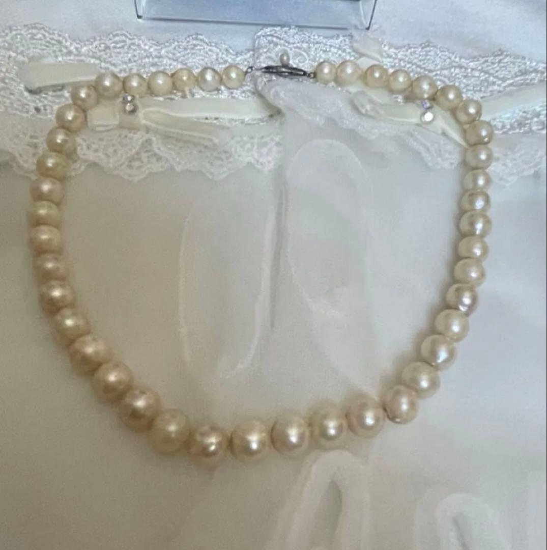 Vintage Akoya pearl necklace with 7.5mm semi-baroque cream-white pearls and silver clasp, 38cm length choker