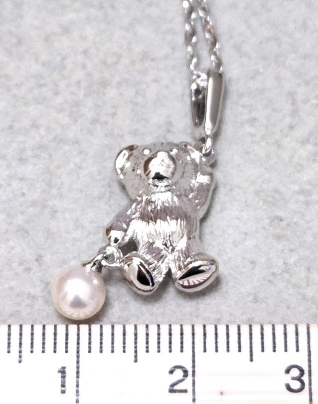 MIKIMOTO Akoya Pearl Bear Necklace with silver S925 chain and pearl pendant, 40cm length