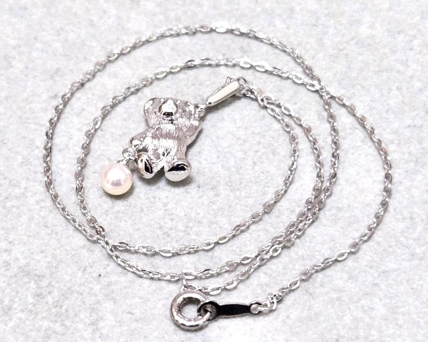 MIKIMOTO Akoya Pearl Bear Necklace with silver S925 chain and pearl pendant, 40cm length