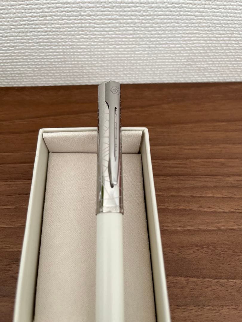 Waterman click ballpoint pen with silver and white design, unused condition