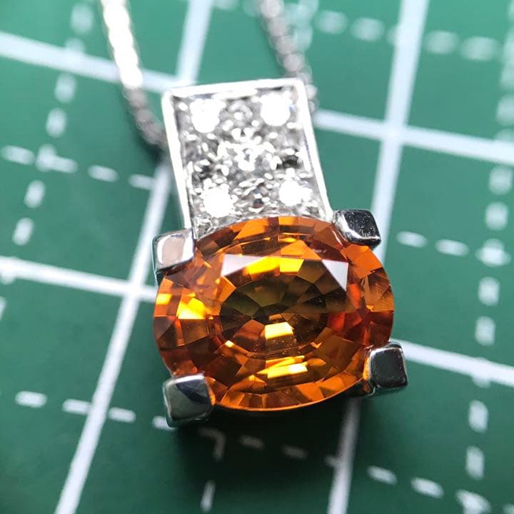 Pt Garnet Diamond Pendant Necklace Tasaki with 2.33ct spectral garnet and 0.11ct diamond on Venezia chain