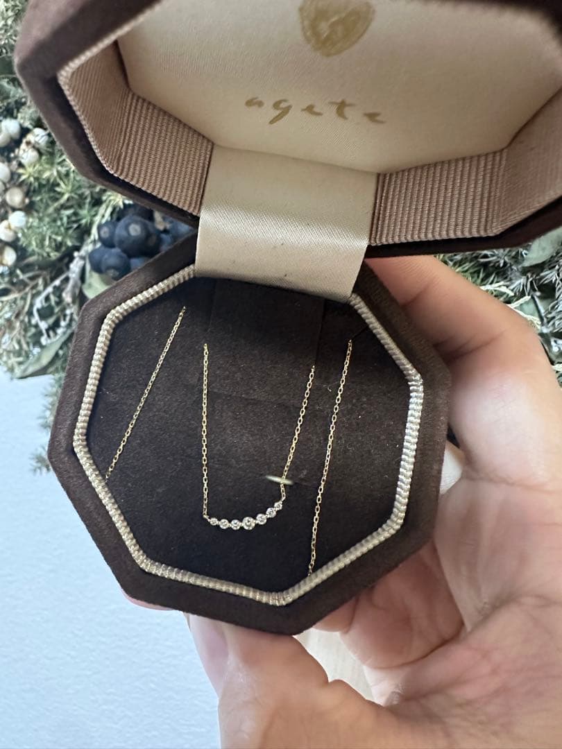 Agete K18 0.1ct diamond necklace with 45 cm ball chain displayed with case and certificate