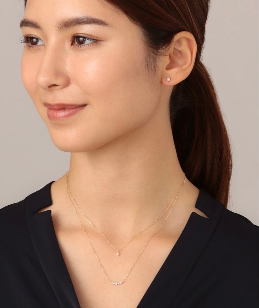 Agete K18 0.1ct diamond necklace with 45 cm ball chain displayed with case and certificate