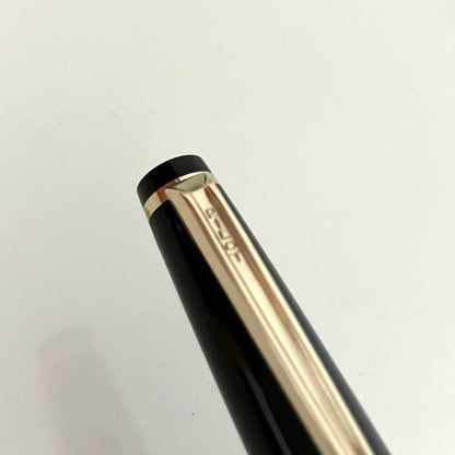 PILOT Elite fountain pen with polished black body and 18K 750 gold nib close-up