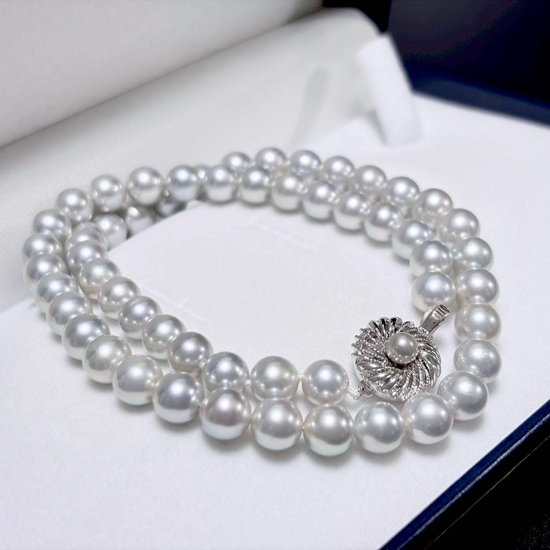 Akoya pearl necklace with 6.9-7.5mm light gray pearls and silver clasp on a white background