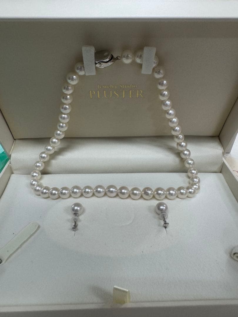 PLUSTER Akoya cultured pearl necklace with 8-8.5mm pearls and matching K14 white gold earrings on white background