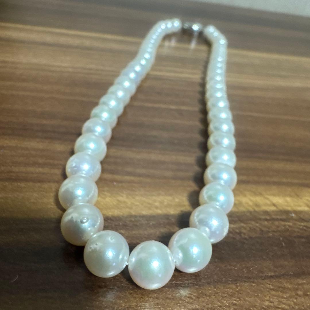 PLUSTER Akoya cultured pearl necklace with 8-8.5mm pearls and matching K14 white gold earrings on white background