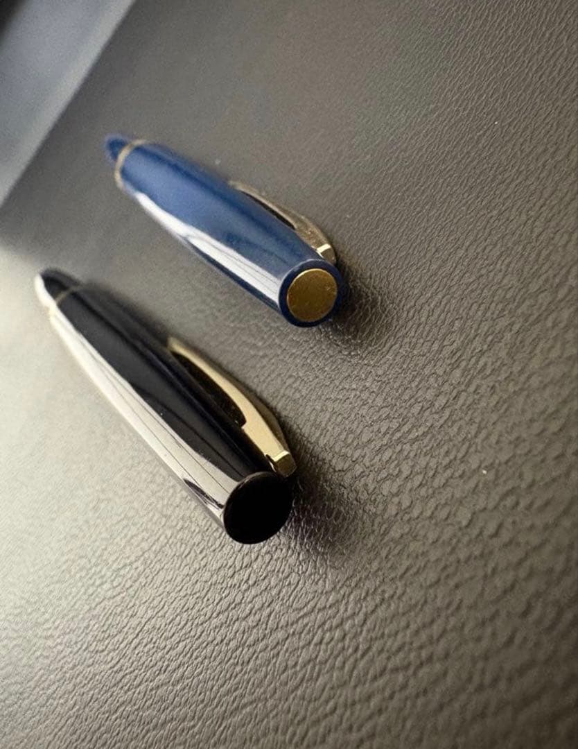 Pilot 2-Piece Fountain Pen Set k18 featuring black and blue fountain pens with fine tips
