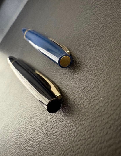 Pilot 2-Piece Fountain Pen Set k18 featuring black and blue fountain pens with fine tips