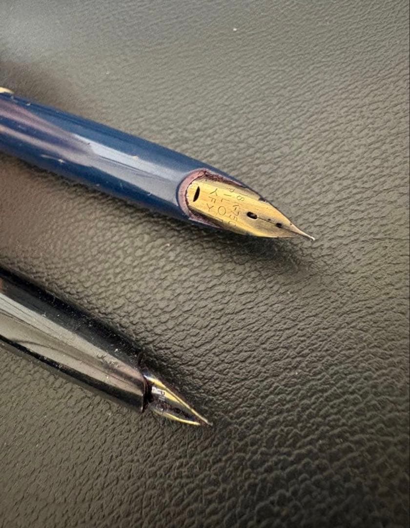 Pilot 2-Piece Fountain Pen Set k18 featuring black and blue fountain pens with fine tips