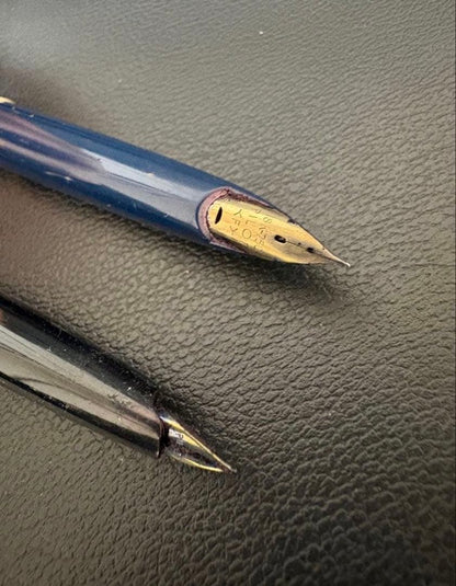 Pilot 2-Piece Fountain Pen Set k18 featuring black and blue fountain pens with fine tips