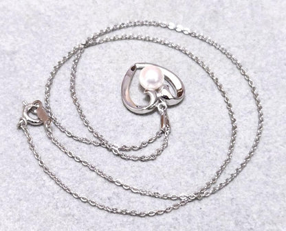 MIKIMOTO pearl silver necklace measuring about 40.5 cm with a box displayed