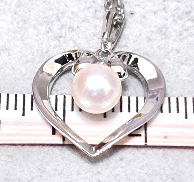 MIKIMOTO pearl silver necklace measuring about 40.5 cm with a box displayed