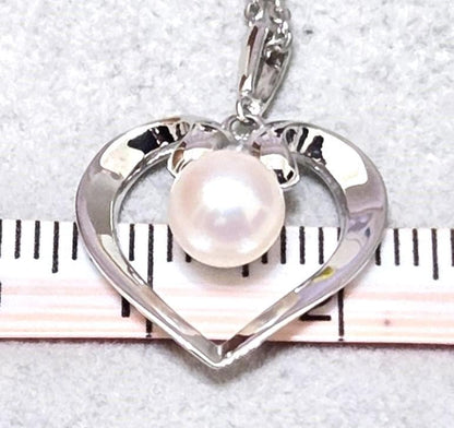 MIKIMOTO pearl silver necklace measuring about 40.5 cm with a box displayed