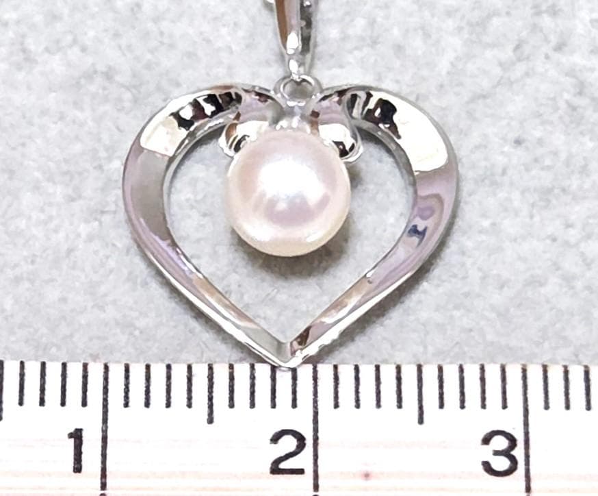 MIKIMOTO pearl silver necklace measuring about 40.5 cm with a box displayed