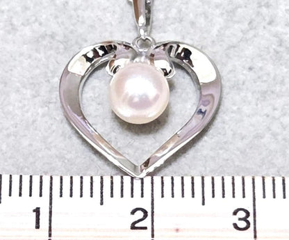 MIKIMOTO pearl silver necklace measuring about 40.5 cm with a box displayed
