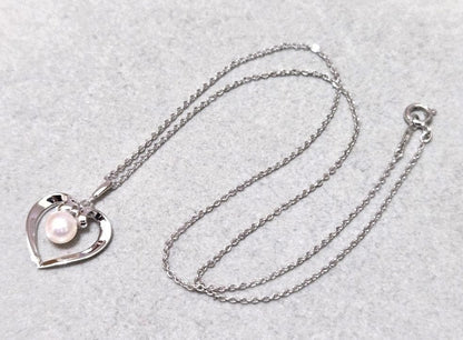 MIKIMOTO pearl silver necklace measuring about 40.5 cm with a box displayed