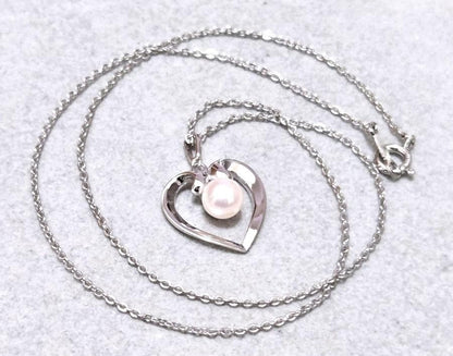 MIKIMOTO pearl silver necklace measuring about 40.5 cm with a box displayed
