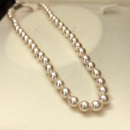 Aqoya pearl necklace with white Akoya pearls sized 6.5-7.0mm on 40cm strand weighing 24 grams