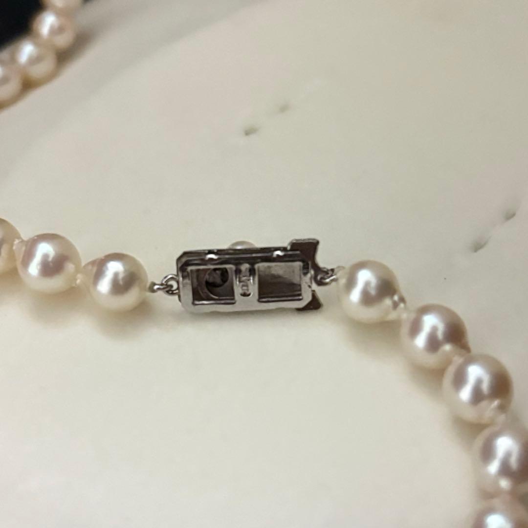 Aqoya pearl necklace with white Akoya pearls sized 6.5-7.0mm on 40cm strand weighing 24 grams
