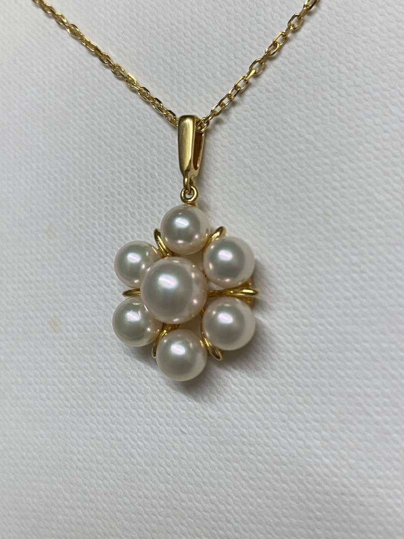 Mikimoto K18 yellow gold necklace with Akoya pearl and flower motif design