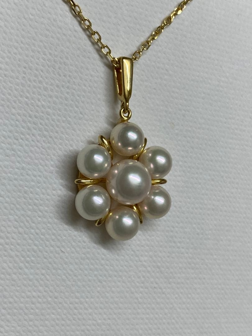 Mikimoto K18 yellow gold necklace with Akoya pearl and flower motif design