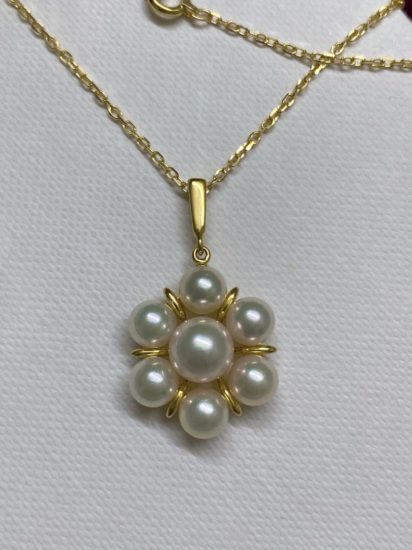 Mikimoto K18 yellow gold necklace with Akoya pearl and flower motif design