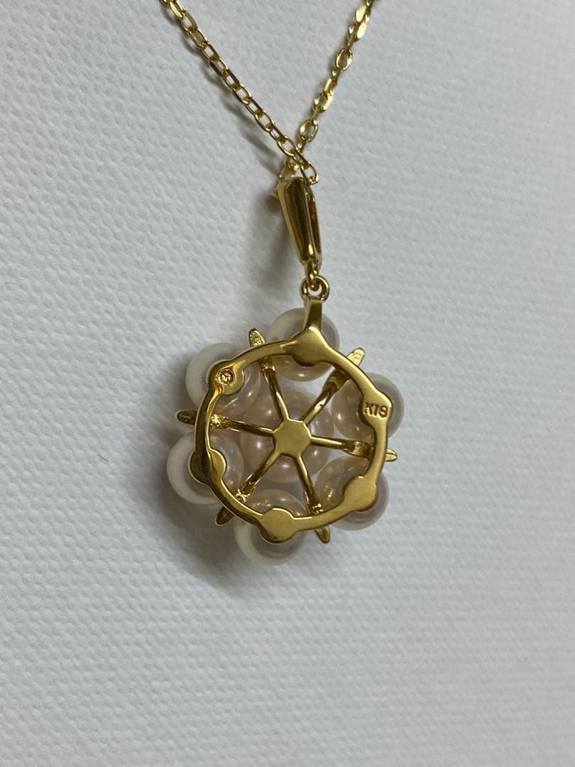 Mikimoto K18 yellow gold necklace with Akoya pearl and flower motif design