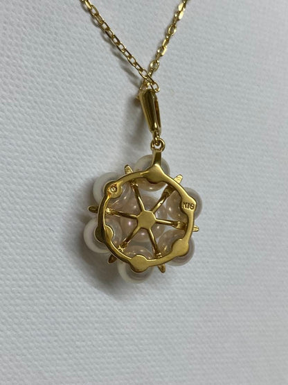 Mikimoto K18 yellow gold necklace with Akoya pearl and flower motif design