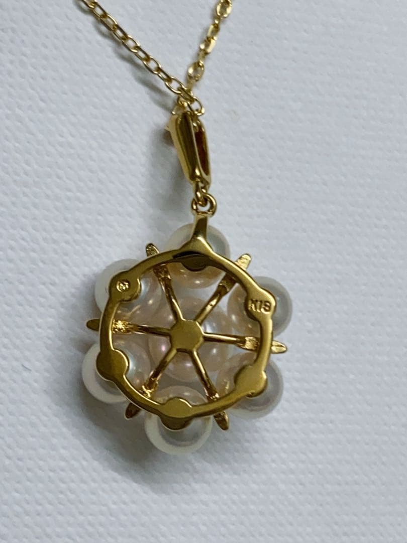 Mikimoto K18 yellow gold necklace with Akoya pearl and flower motif design