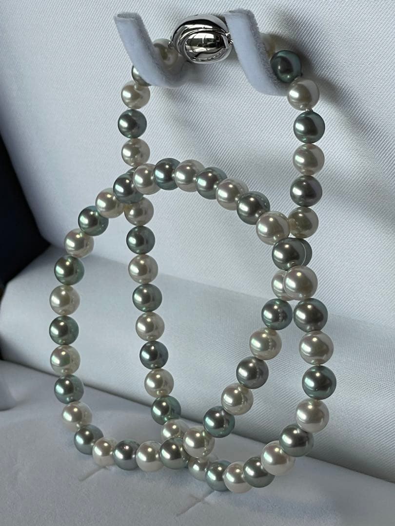 Akoya pearl necklace with bicolor blue and white pearls sized 6-6.5mm, approximately 42cm long