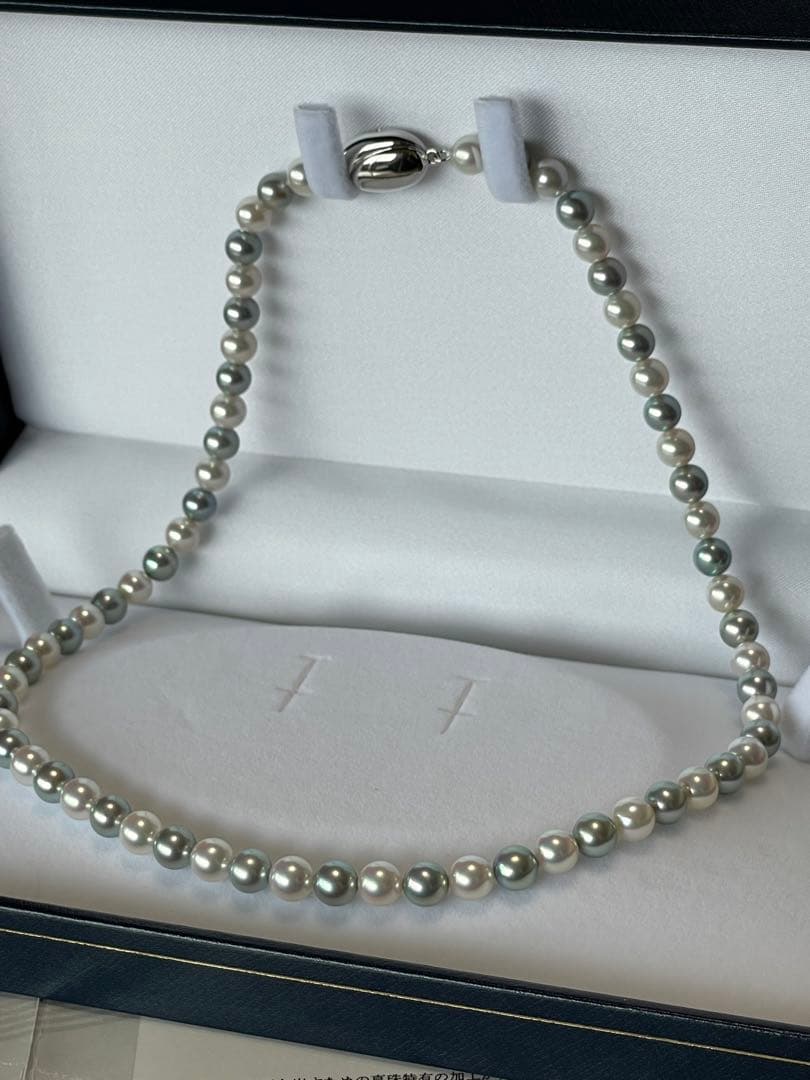 Akoya pearl necklace with bicolor blue and white pearls sized 6-6.5mm, approximately 42cm long