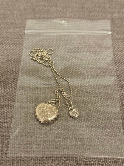 Agete white mother-of-pearl reversible heart-shaped necklace on a chain