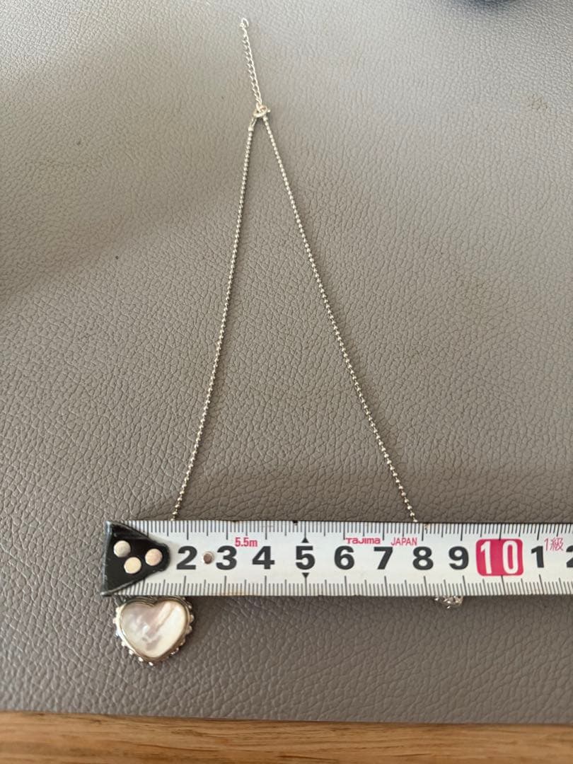 Agete white mother-of-pearl reversible heart-shaped necklace on a chain