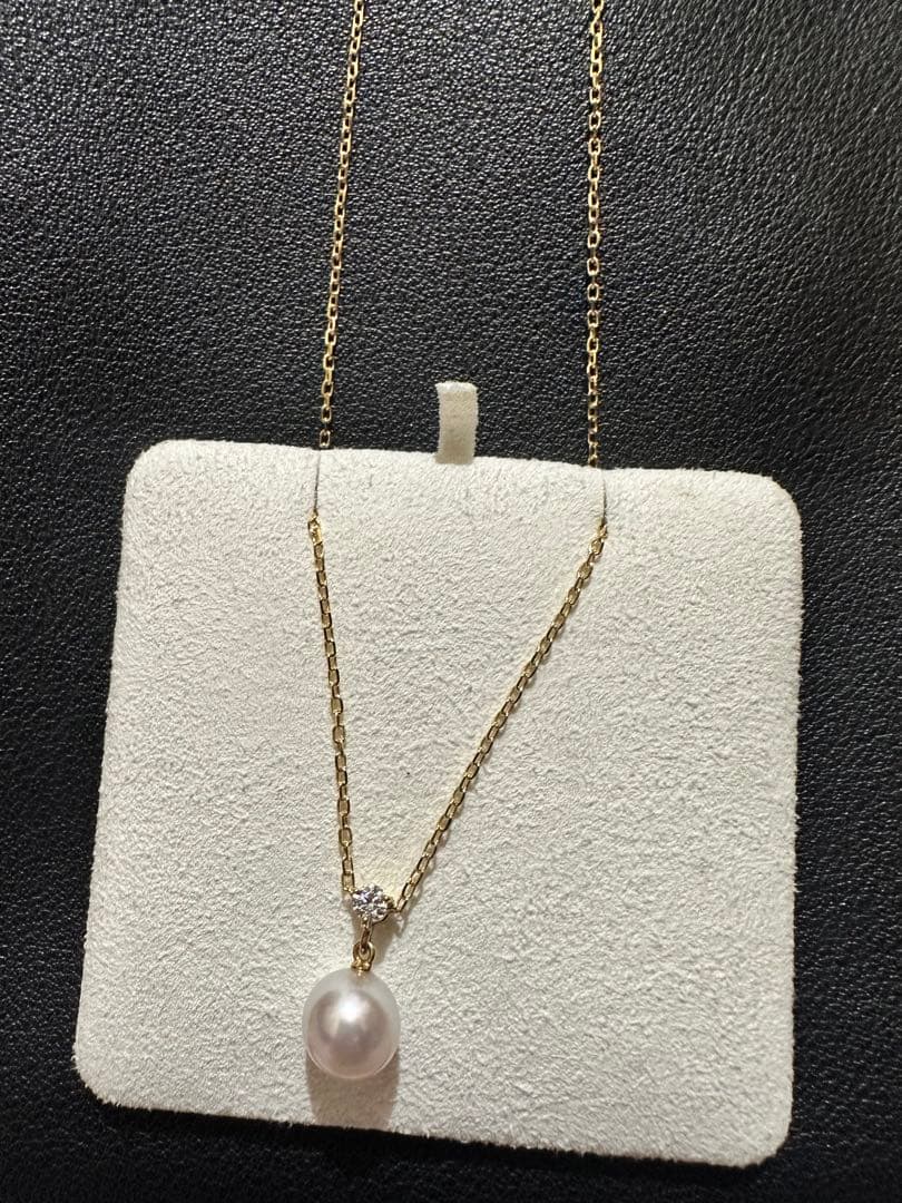 MIKIMOTO 18K gold necklace with pearl and diamond decorations displayed in a dedicated case