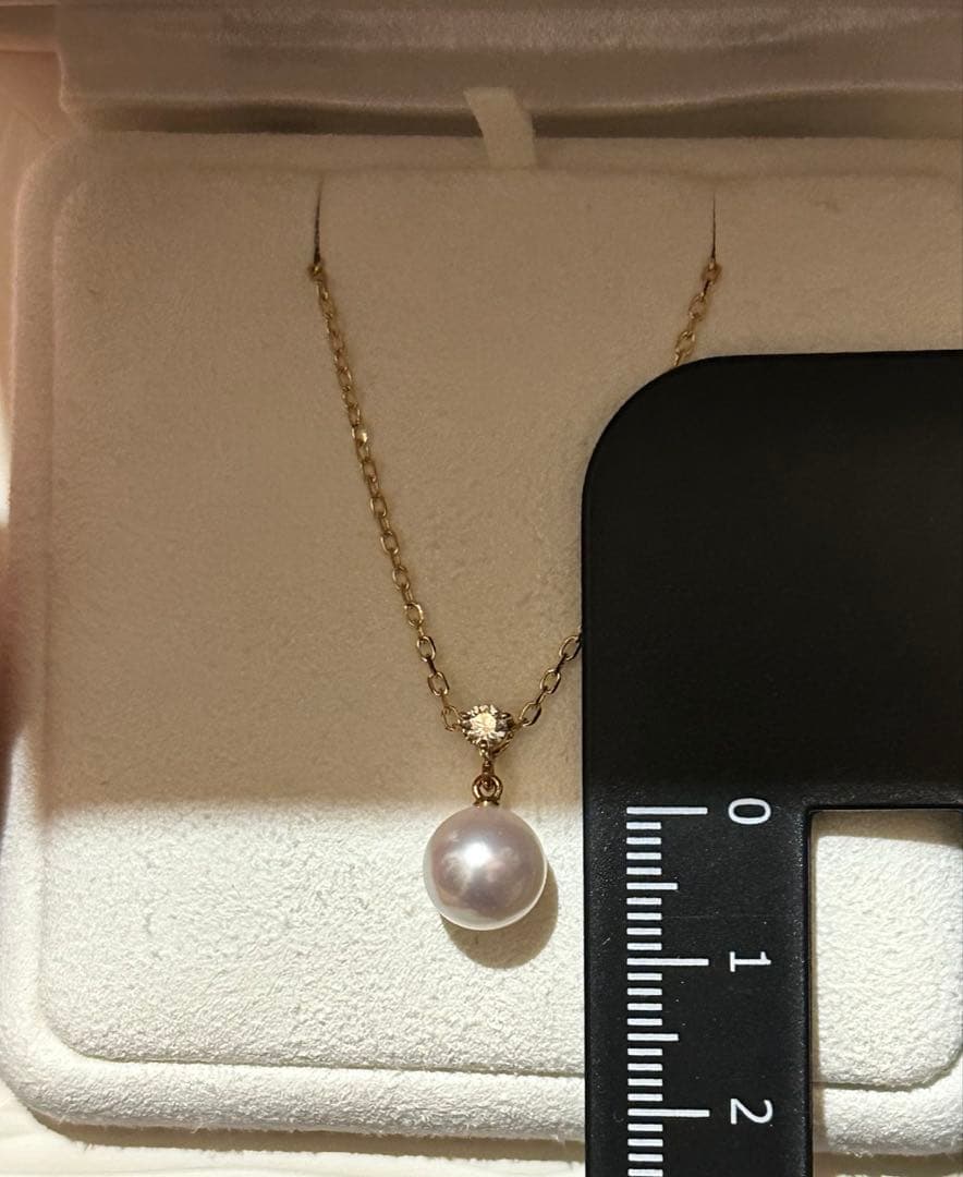 MIKIMOTO 18K gold necklace with pearl and diamond decorations displayed in a dedicated case