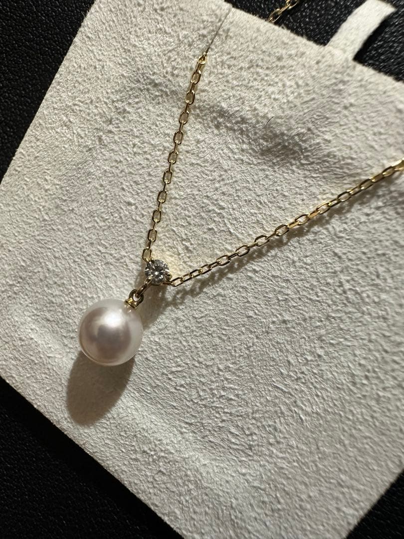 MIKIMOTO 18K gold necklace with pearl and diamond decorations displayed in a dedicated case