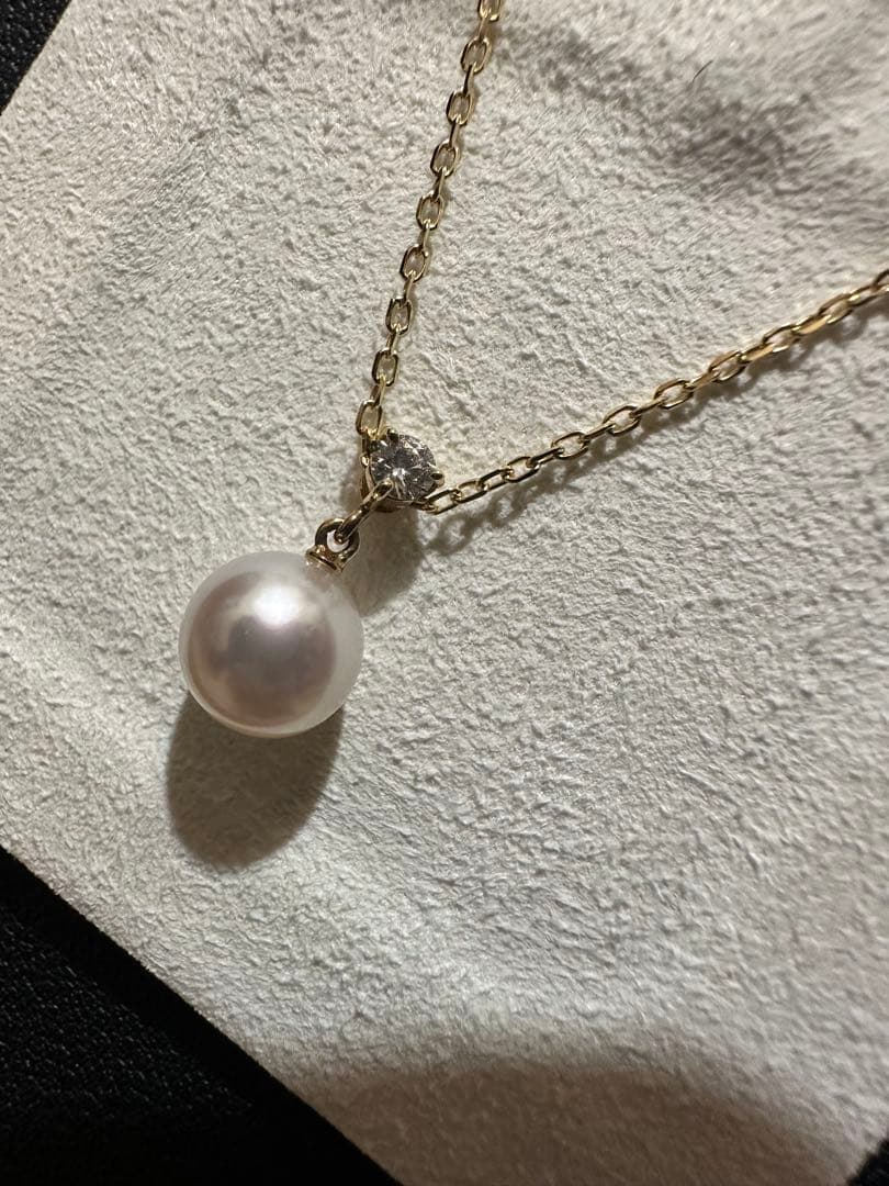 MIKIMOTO 18K gold necklace with pearl and diamond decorations displayed in a dedicated case