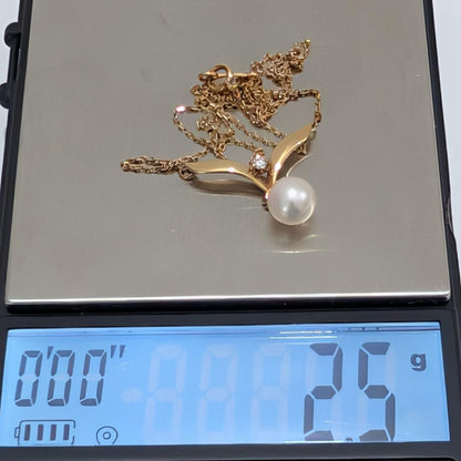 Mikimoto yellow gold necklace featuring a 7mm pearl and diamond pendant with 40cm chain