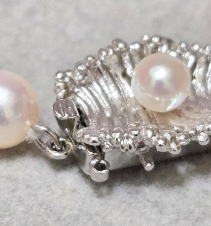Mikimoto genuine pearl necklace about 42 centimeters long with 6 millimeter round pearls